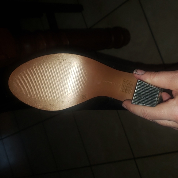BCBG square chuck heal, open toe gorgeous shoes! - Picture 4 of 8